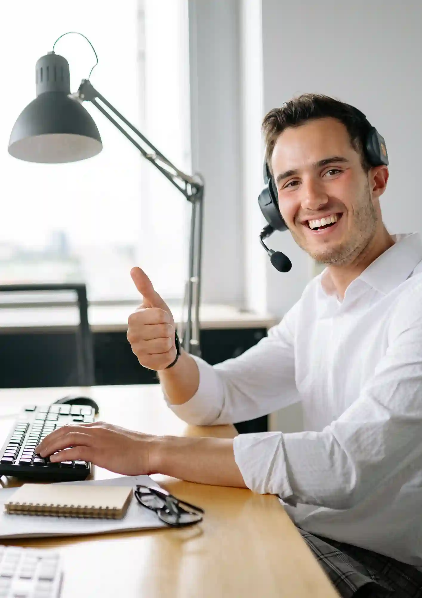 Consultoría digital con equipo de empresa revisando objetivos